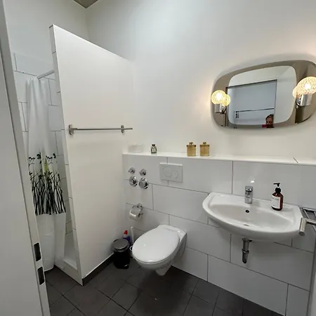 35 Qm Grosses Apartment Mit Eigenem Badezimmer In Den Elbvororten Hamburg Exterior photo