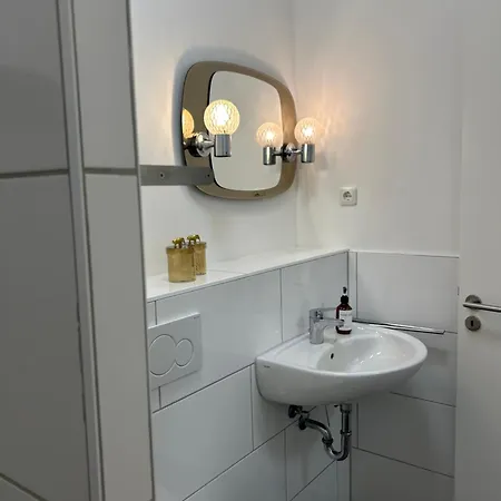 35 Qm Grosses Apartment Mit Eigenem Badezimmer In Den Elbvororten Hamburg Exterior photo