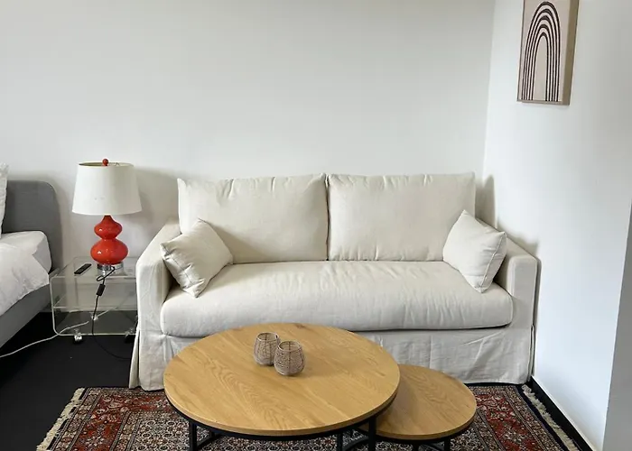 35 Qm Grosses Apartment Mit Eigenem Badezimmer In Den Elbvororten